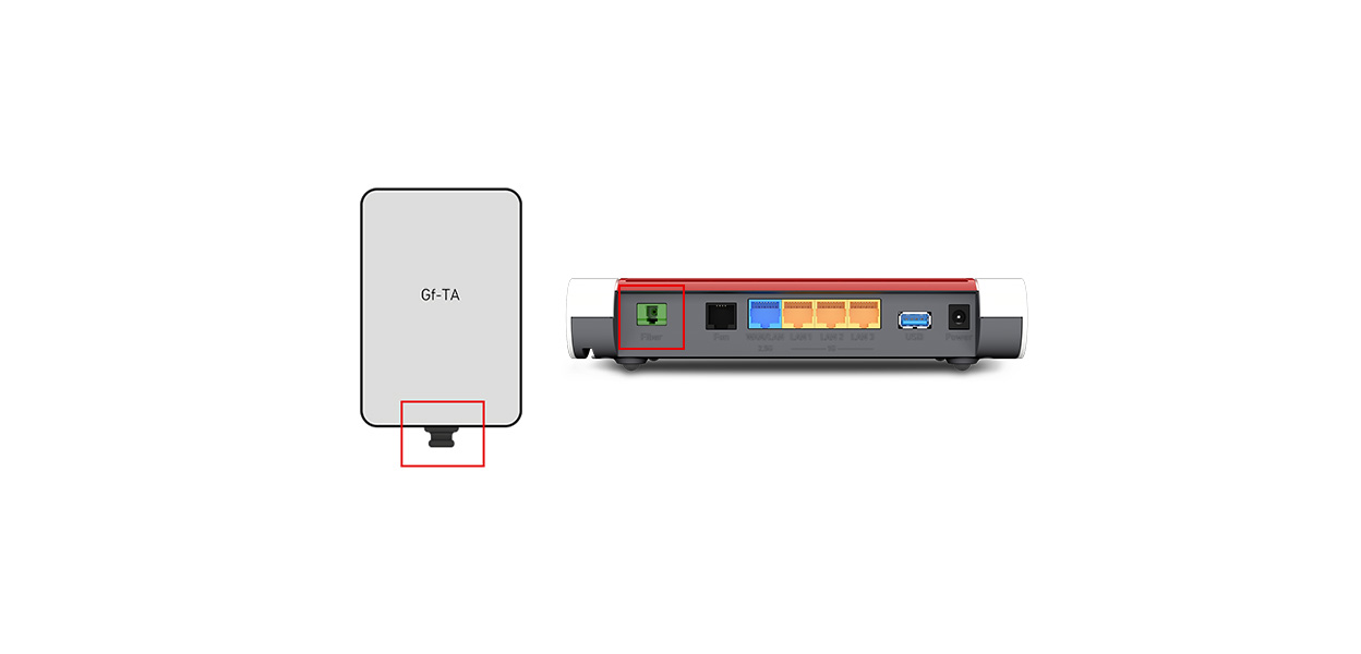 Anleitungsfoto: Zeigt zwei Glasfaser-Schutzkappen, die auf die Enden der Glasfaser-Dose und des Glasfaser-Router aufgesteckt sind. Die Schutzkappen vorsichtig entfernen.