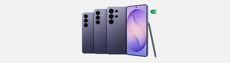 Produktfoto: Samsung Galaxy S26 Serie mit Front- und R&uuml;ckansicht in Cobalt Violet, randlosem Display und Kamerasystem auf der R&uuml;ckseite. Ein S Pen lehnt am Samsung Galaxy S26 Ultra. Energieeffizienzklasse A.