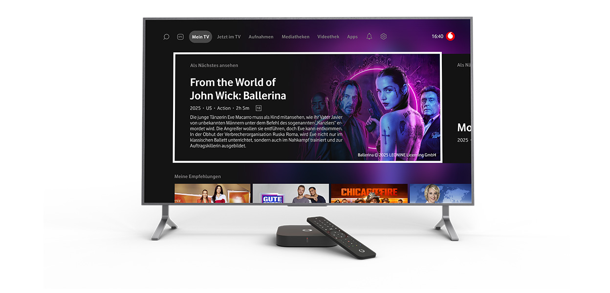 Produktfoto: GigaTV Home Box in Collage mit einem TV. Der Fernseher zeigt das GigaTV Box-Interface.