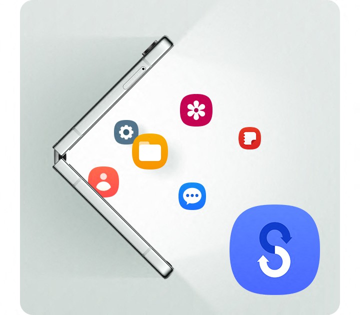 Verschiedene App-Symbole schweben aus dem geöffneten Display des Galaxy Z Flip5, von der Seite gesehen wie ein 