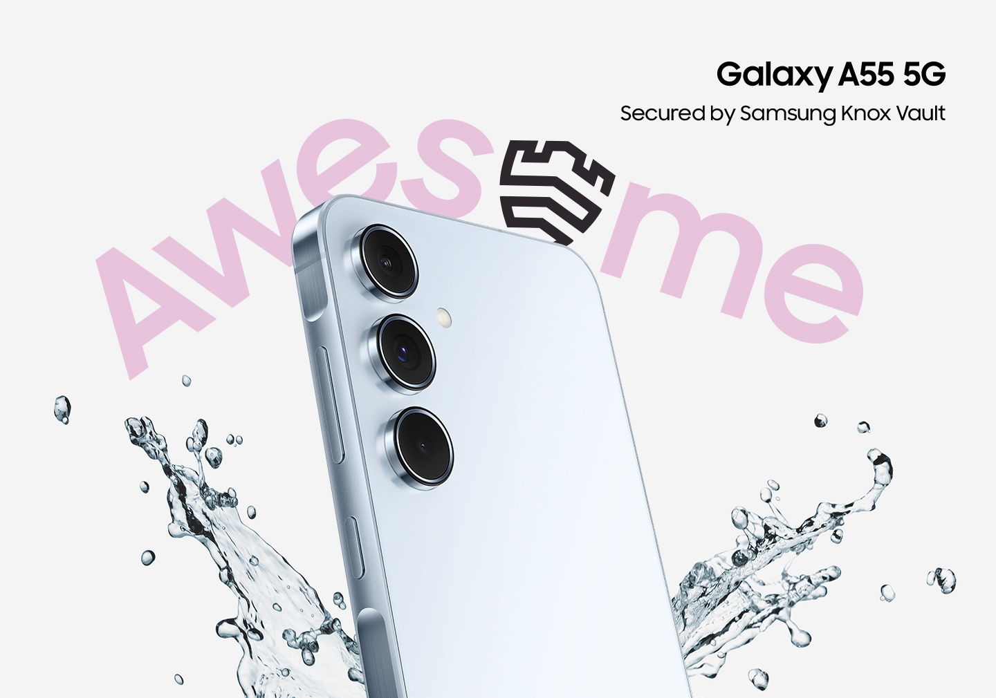 Ein schrg angewinkeltes Galaxy A55 5G mit Wasserspritzern um es herum und dem Wort "AWESOME". Galaxy A55 5G-Logo. Der Text liest: "Sicher mit Samsung Knox Vault".