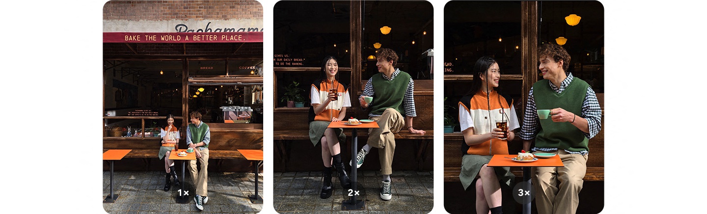 Ein farbenfrohes Foto von zwei Personen, die vor einem Café sitzen, aufgenommen mit 1-fachem, 2-fachem und 3-fachem Zoom. Aufgenommen mit dem Galaxy S24+ #withGalaxy.