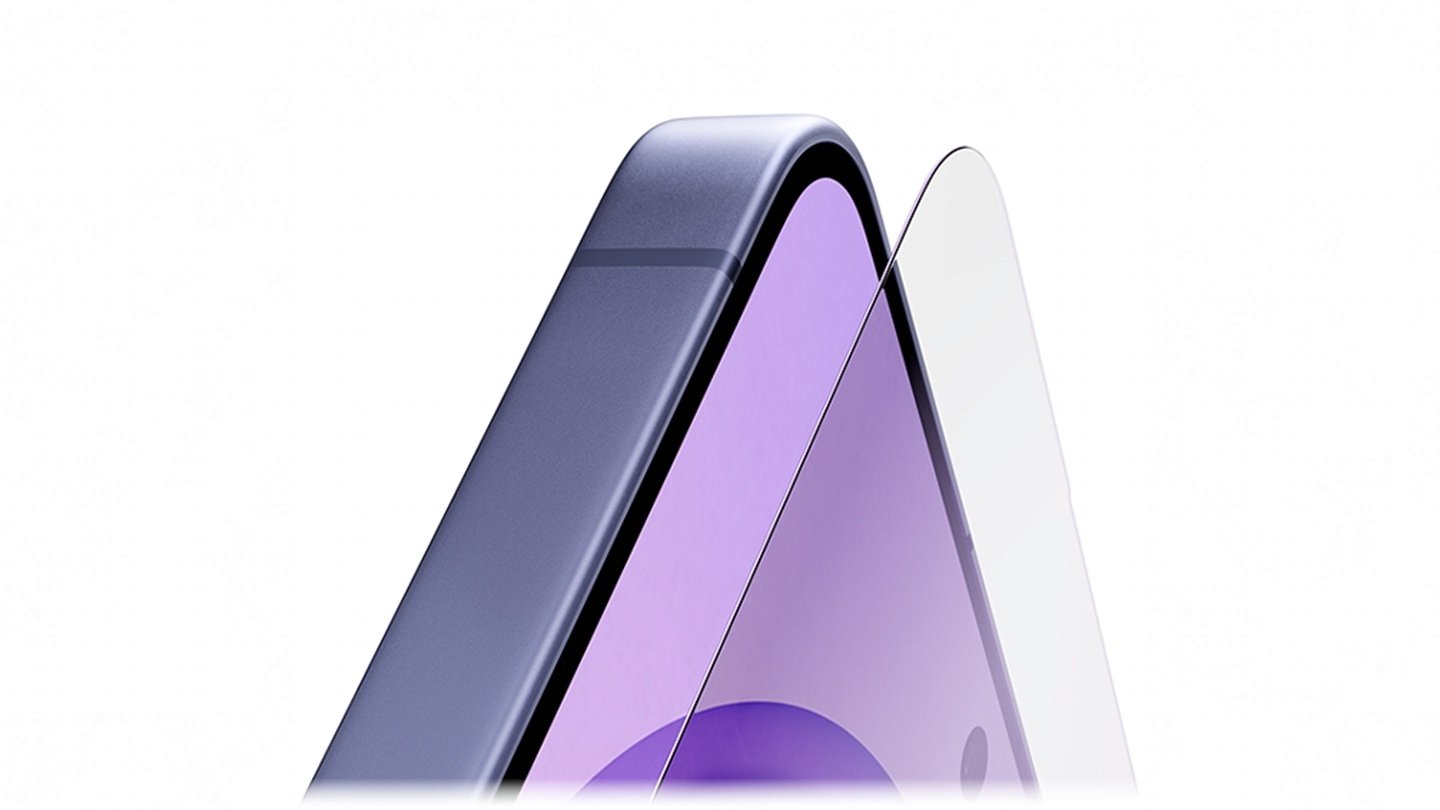 Nahaufnahme einer Ecke eines Galaxy S26 Plus. Vor seinem Hauptdisplay schwebt eine Glasscheibe.