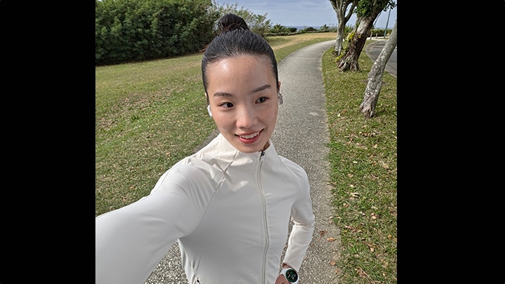 Zu sehen ist das Selfie einer Person. Die AI sorgt daf�r, dass Schatten und Lichtverh�ltnisse pr�zise erfasst werden.