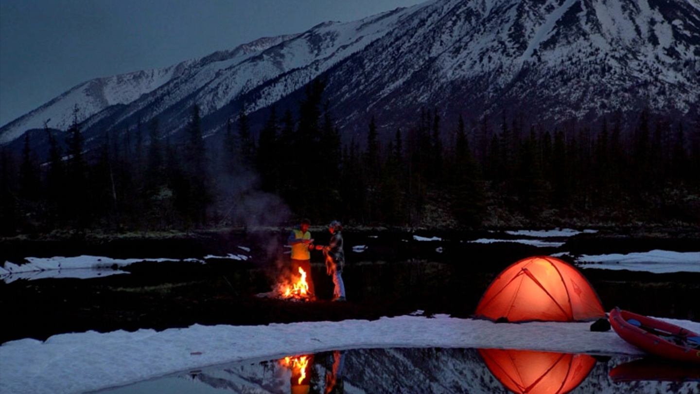 Ein Video wird bei schlechten Lichtverh�ltnissen aufgenommen. Dank Nightography bleiben die Details im Hintergrund lebendig und klar.