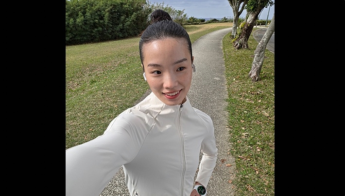 Zu sehen ist das Selfie einer Person. Die AI sorgt daf�r, dass Schatten und Lichtverh�ltnisse pr�zise erfasst werden.