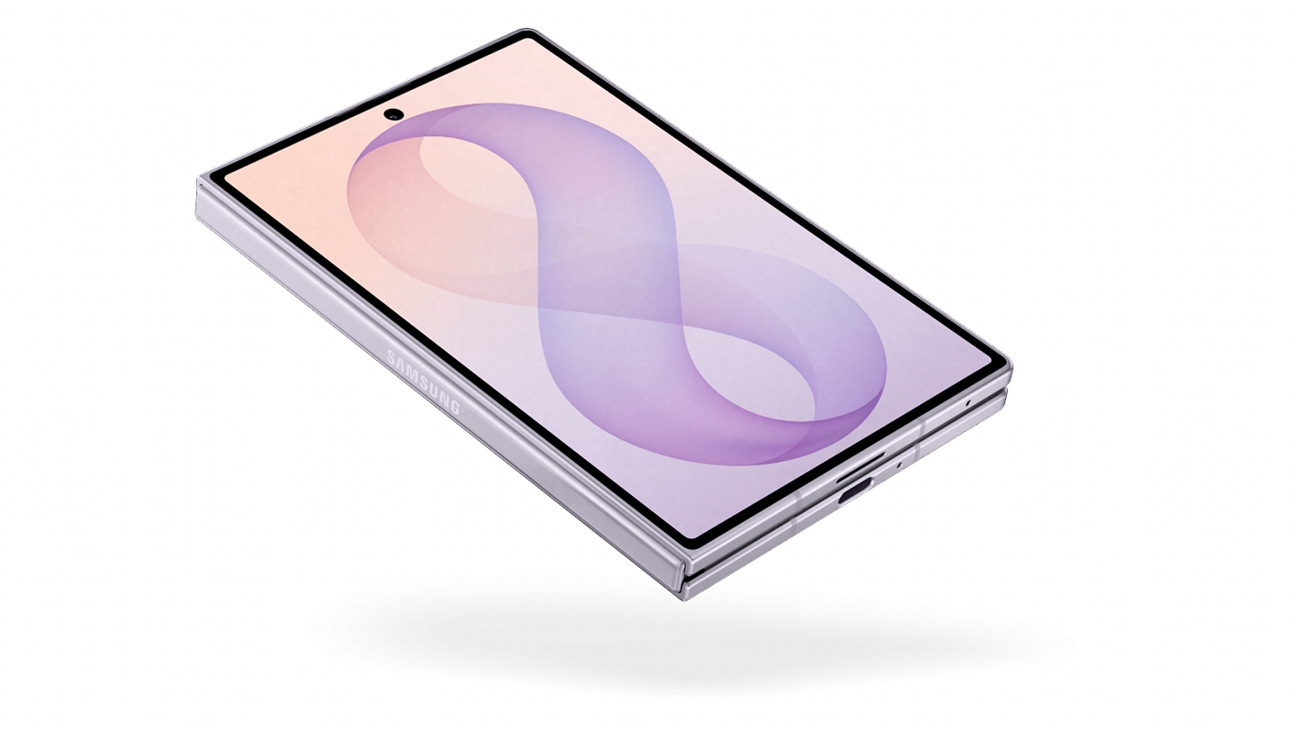 Zu sehen ist eine Nahaufnahme eines zusammengeklappten Galaxy Z Fold8 im Profil mit seiner abgeschr�gten Innenblende, dank der sich das Smartphone sanfter �ffnen l�sst.